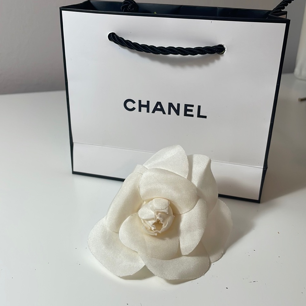 AUTHENTIC Chanel Pin Brooch satin flower - Picture 1 of 11